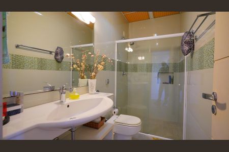 Casa de condomínio para alugar com 500m², 6 quartos e 3 vagasBanheiro da suite 4