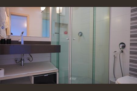 Casa de condomínio para alugar com 500m², 6 quartos e 3 vagasBanheiro da Suíte 2