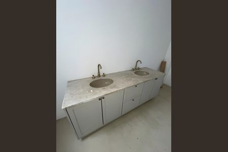 Apartamento para alugar com 450m², 6 quartos e 2 vagas Apartamento para alugar com 450m², 6 quartos e 2 vagasBanheiro