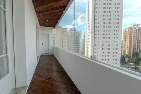 Apartamento para alugar com 450m², 6 quartos e 2 vagas Apartamento para alugar com 450m², 6 quartos e 2 vagasSacada Quarto 1