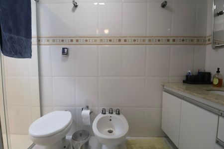Apartamento para alugar com 250m², 4 quartos e 2 vagas Apartamento para alugar com 250m², 4 quartos e 2 vagasBanheiro Suíte 2