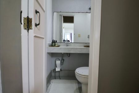 Apartamento para alugar com 250m², 4 quartos e 2 vagas Apartamento para alugar com 250m², 4 quartos e 2 vagasLavabo