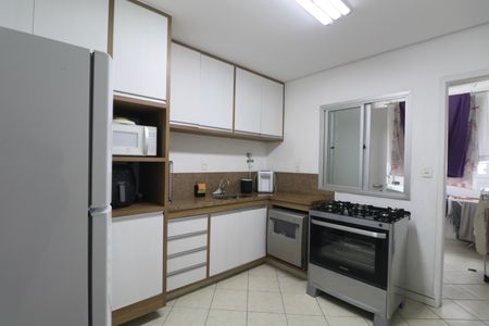 Apartamento para alugar com 250m², 4 quartos e 2 vagas Apartamento para alugar com 250m², 4 quartos e 2 vagasCozinha