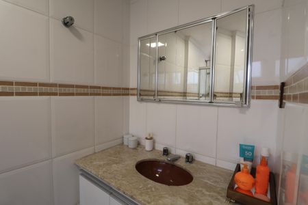 Apartamento para alugar com 250m², 4 quartos e 2 vagas Apartamento para alugar com 250m², 4 quartos e 2 vagasBanheiro Suíte 1