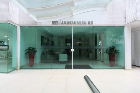 Apartamento para alugar com 250m², 4 quartos e 2 vagas Apartamento para alugar com 250m², 4 quartos e 2 vagasFachada