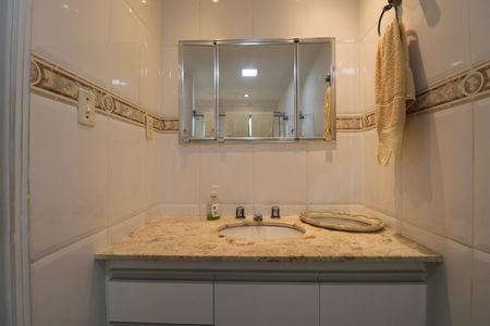 Apartamento para alugar com 250m², 4 quartos e 2 vagas Apartamento para alugar com 250m², 4 quartos e 2 vagasBanheiro Suíte 3