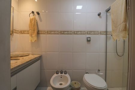 Apartamento para alugar com 250m², 4 quartos e 2 vagas Apartamento para alugar com 250m², 4 quartos e 2 vagasBanheiro Suíte 3