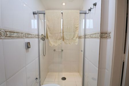 Apartamento para alugar com 250m², 4 quartos e 2 vagas Apartamento para alugar com 250m², 4 quartos e 2 vagasBanheiro Suíte 3