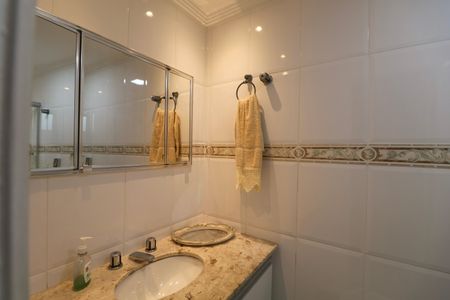 Apartamento para alugar com 250m², 4 quartos e 2 vagas Apartamento para alugar com 250m², 4 quartos e 2 vagasBanheiro Suíte 3