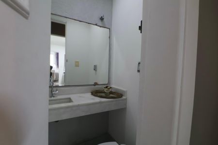 Apartamento para alugar com 250m², 4 quartos e 2 vagas Apartamento para alugar com 250m², 4 quartos e 2 vagasLavabo