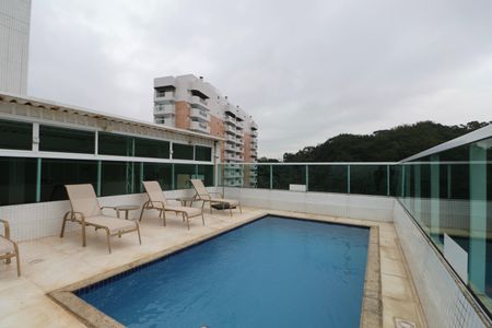 Apartamento para alugar com 250m², 4 quartos e 2 vagas Apartamento para alugar com 250m², 4 quartos e 2 vagasÁrea comum - Piscina