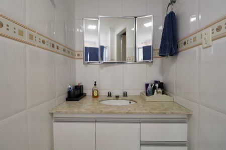 Apartamento para alugar com 250m², 4 quartos e 2 vagas Apartamento para alugar com 250m², 4 quartos e 2 vagasBanheiro Suíte 2