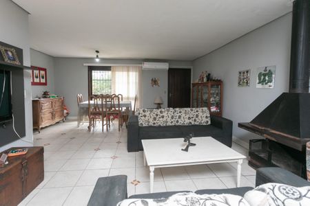 Casa à venda com 212m², 4 quartos e 2 vagasSala