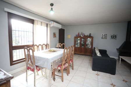 Casa à venda com 212m², 4 quartos e 2 vagasSala