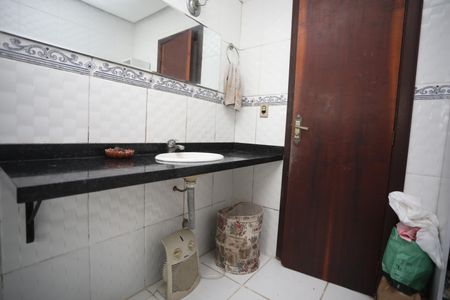 Casa à venda com 212m², 4 quartos e 2 vagasBanheiro da Suíte