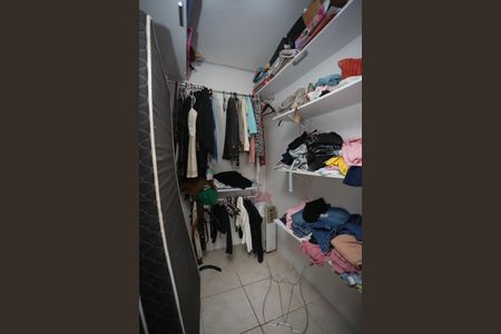 Casa à venda com 212m², 4 quartos e 2 vagasQuarto 1