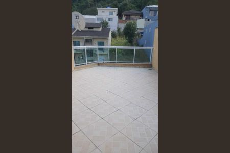 Casa de condomínio à venda com 220m², 4 quartos e 1 vagaCobertura