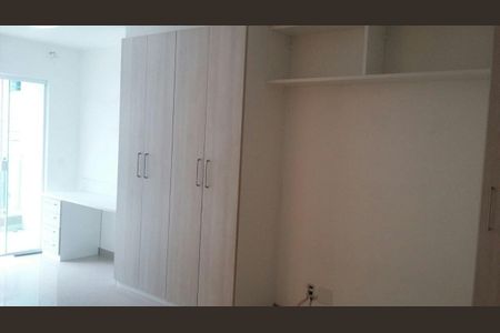 Casa de condomínio à venda com 220m², 4 quartos e 1 vagaQuarto 1