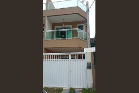 Casa de condomínio à venda com 220m², 4 quartos e 1 vagaFachada