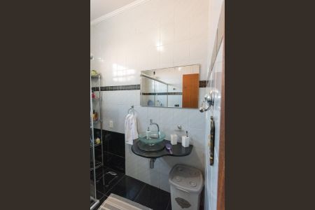 Casa à venda com 240m², 4 quartos e 3 vagasEdícula - Banheiro da Suíte 1