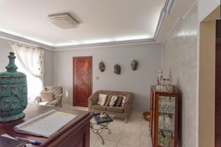 Casa à venda com 240m², 4 quartos e 3 vagasSala