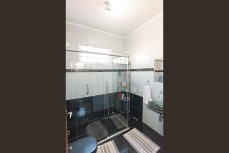 Casa à venda com 240m², 4 quartos e 3 vagasEdícula - Banheiro da Suíte 1