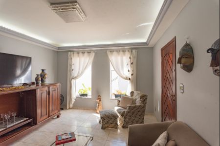 Casa à venda com 240m², 4 quartos e 3 vagasSala