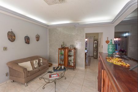 Casa à venda com 240m², 4 quartos e 3 vagasSala