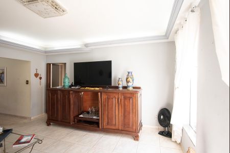 Casa à venda com 240m², 4 quartos e 3 vagasSala