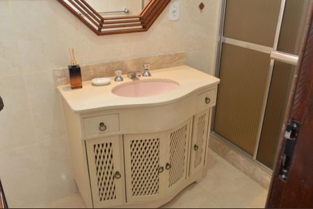 Casa de condomínio à venda com 250m², 4 quartos e 2 vagasBanheiro da Suíte