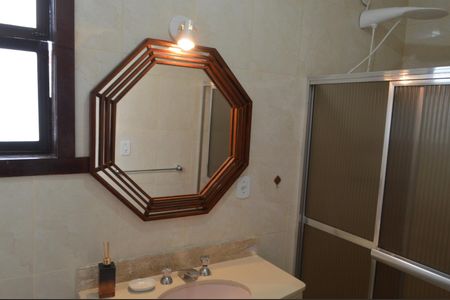 Casa de condomínio à venda com 250m², 4 quartos e 2 vagasBanheiro da Suíte