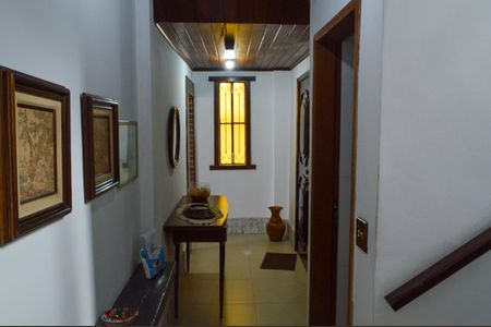 Casa de condomínio à venda com 250m², 4 quartos e 2 vagasCorredor 