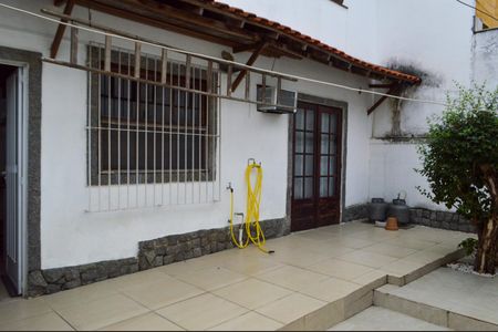 Casa de condomínio à venda com 250m², 4 quartos e 2 vagasQuintal 