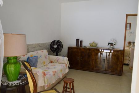 Casa de condomínio à venda com 250m², 4 quartos e 2 vagasSala