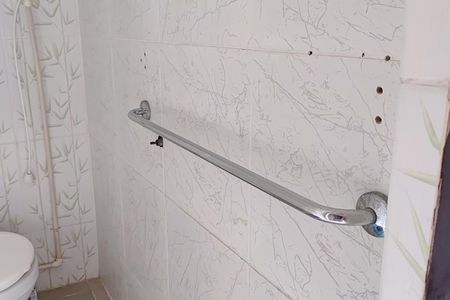 Casa de condomínio à venda com 250m², 4 quartos e 2 vagasBanheiro de Serviço 