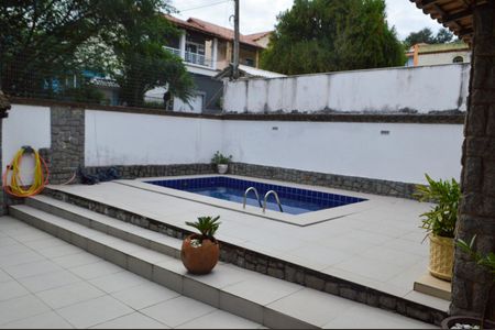 Casa de condomínio à venda com 250m², 4 quartos e 2 vagasPiscina 