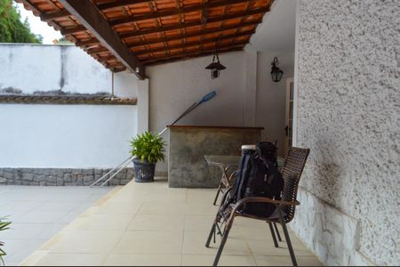 Casa de condomínio à venda com 250m², 4 quartos e 2 vagasVaranda