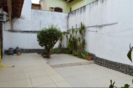 Casa de condomínio à venda com 250m², 4 quartos e 2 vagasQuintal 