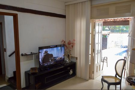 Casa de condomínio à venda com 250m², 4 quartos e 2 vagasSala