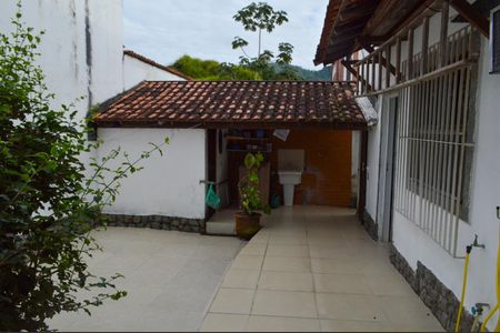 Casa de condomínio à venda com 250m², 4 quartos e 2 vagasÁrea de Serviço 