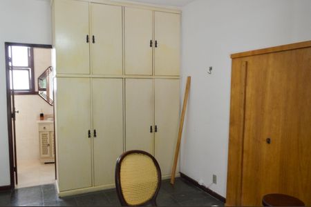 Casa de condomínio à venda com 250m², 4 quartos e 2 vagasSuíte