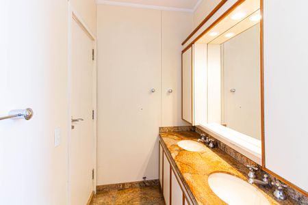 Apartamento à venda com 198m², 3 quartos e 2 vagasBanheiro