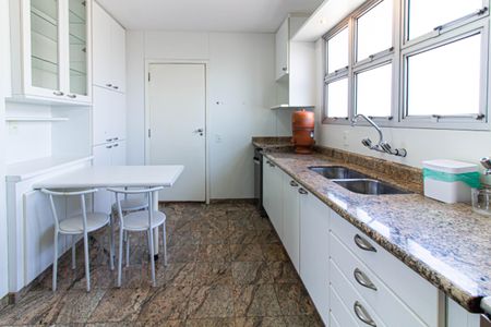 Apartamento à venda com 198m², 3 quartos e 2 vagasCozinha