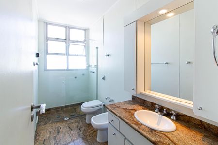 Apartamento à venda com 198m², 3 quartos e 2 vagasBanheiro da Suíte