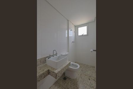 Apartamento à venda com 76m², 2 quartos e 2 vagasBanheiro da Suíte