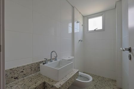 Apartamento à venda com 76m², 2 quartos e 2 vagasBanheiro da Suíte