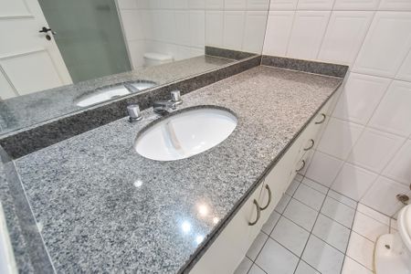 Apartamento para alugar com 78m², 2 quartos e 2 vagasBanheiro da suíte