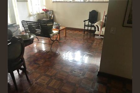 Casa à venda com 440m², 4 quartos e 4 vagas