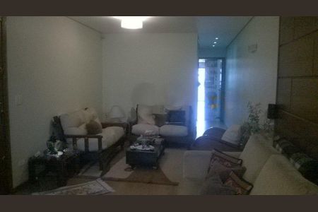 Casa à venda com 240m², 3 quartos e 5 vagas