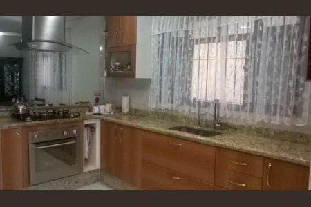 Casa à venda com 240m², 3 quartos e 5 vagas